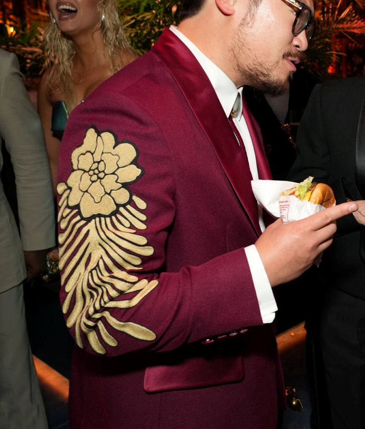 Oscar 2023 Daniel Kwan Maroon Suit
